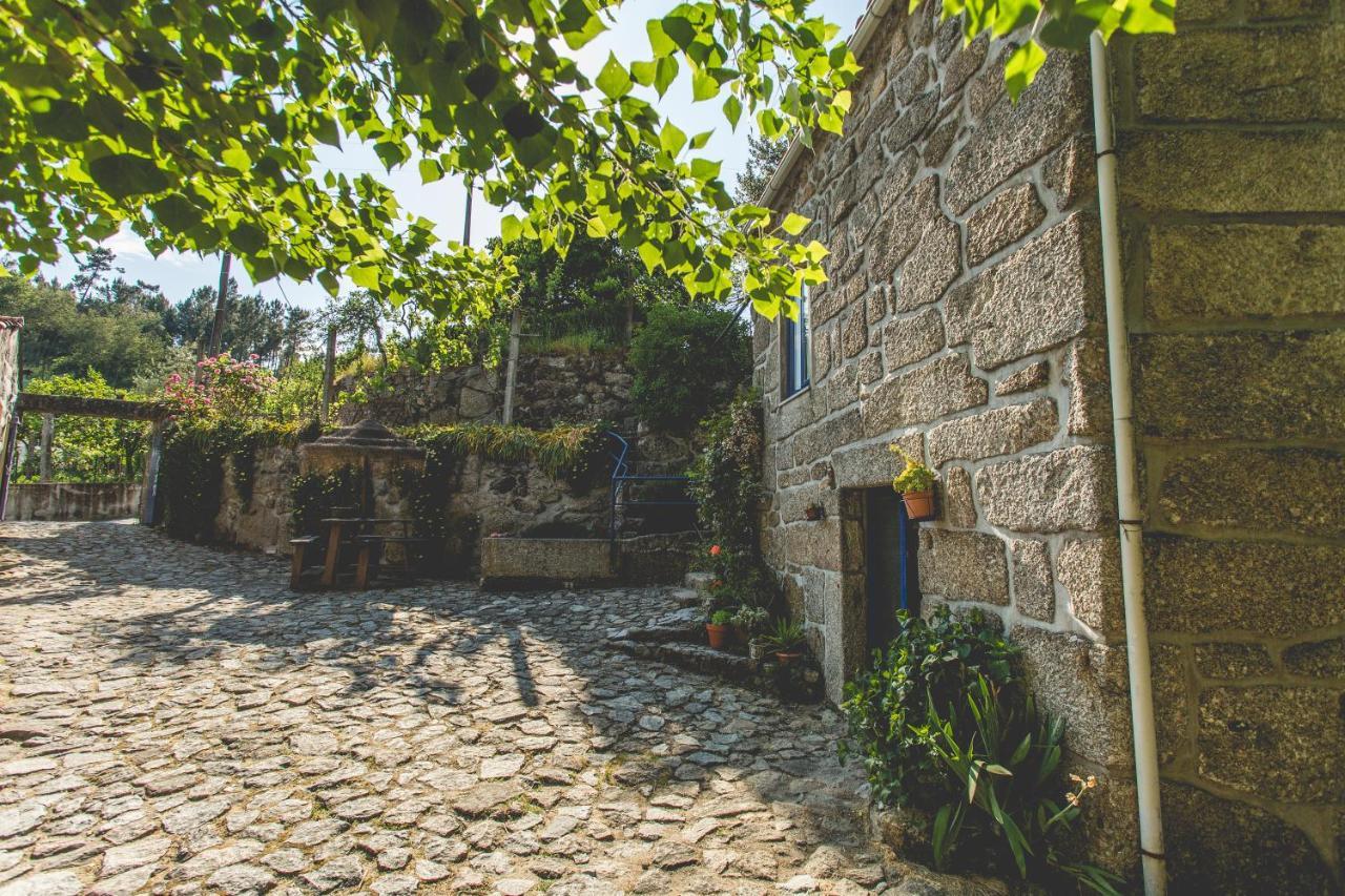 Out Of Town Vandrerhjem Castelo de Paiva Eksteriør bilde